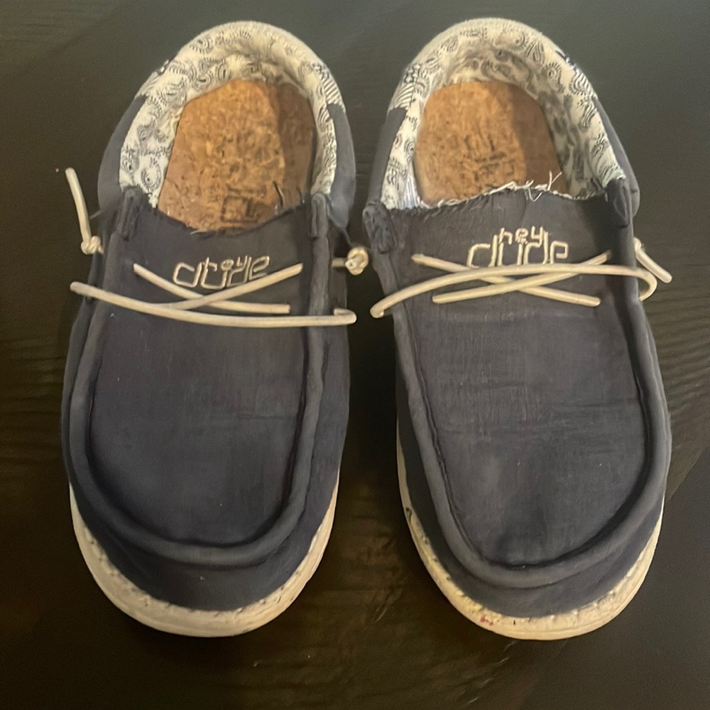 🛑 SOLD 🛑 Kids Hey Dude shoes. In great condition